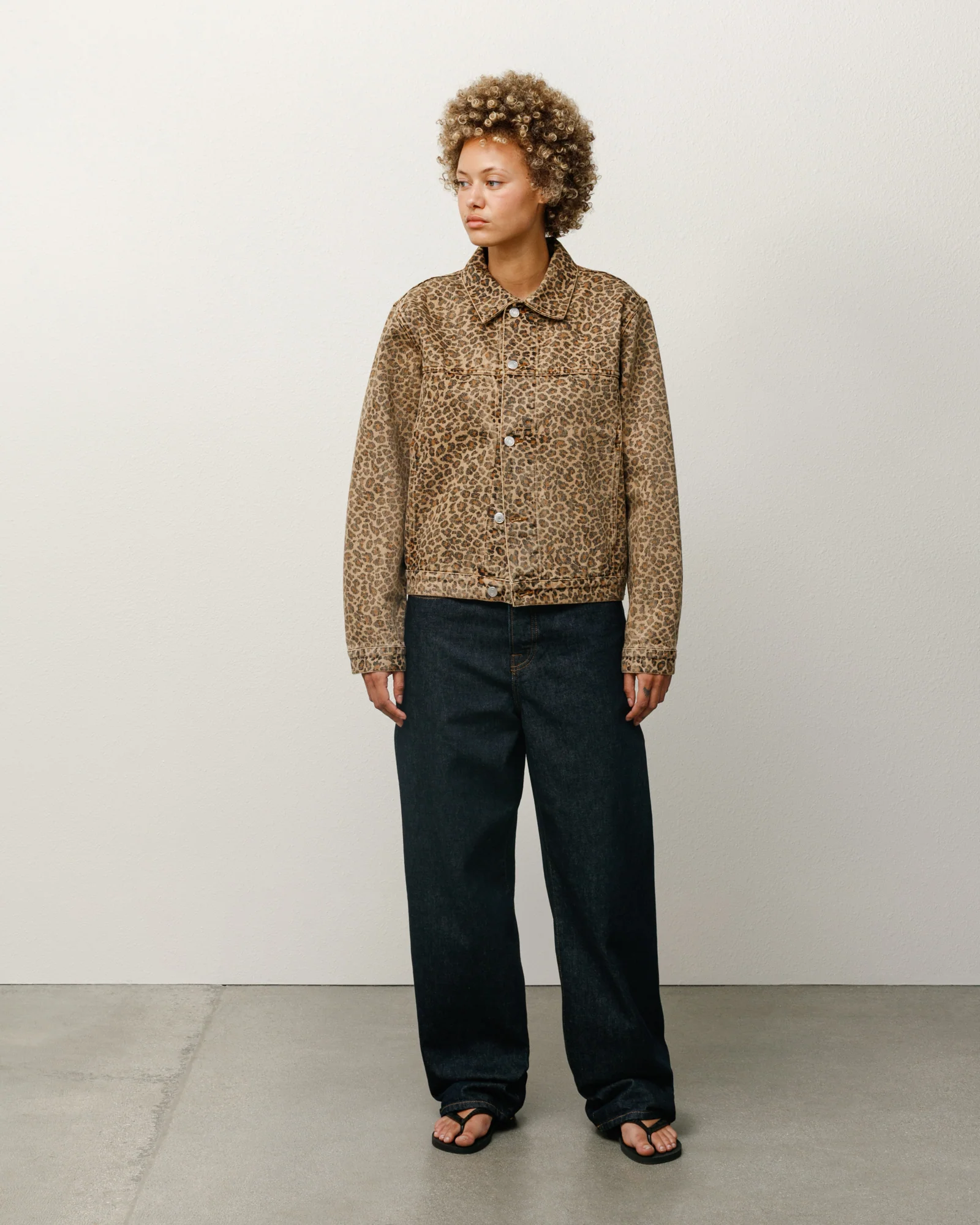 DENIM TRUCKER JACKET - Image 4