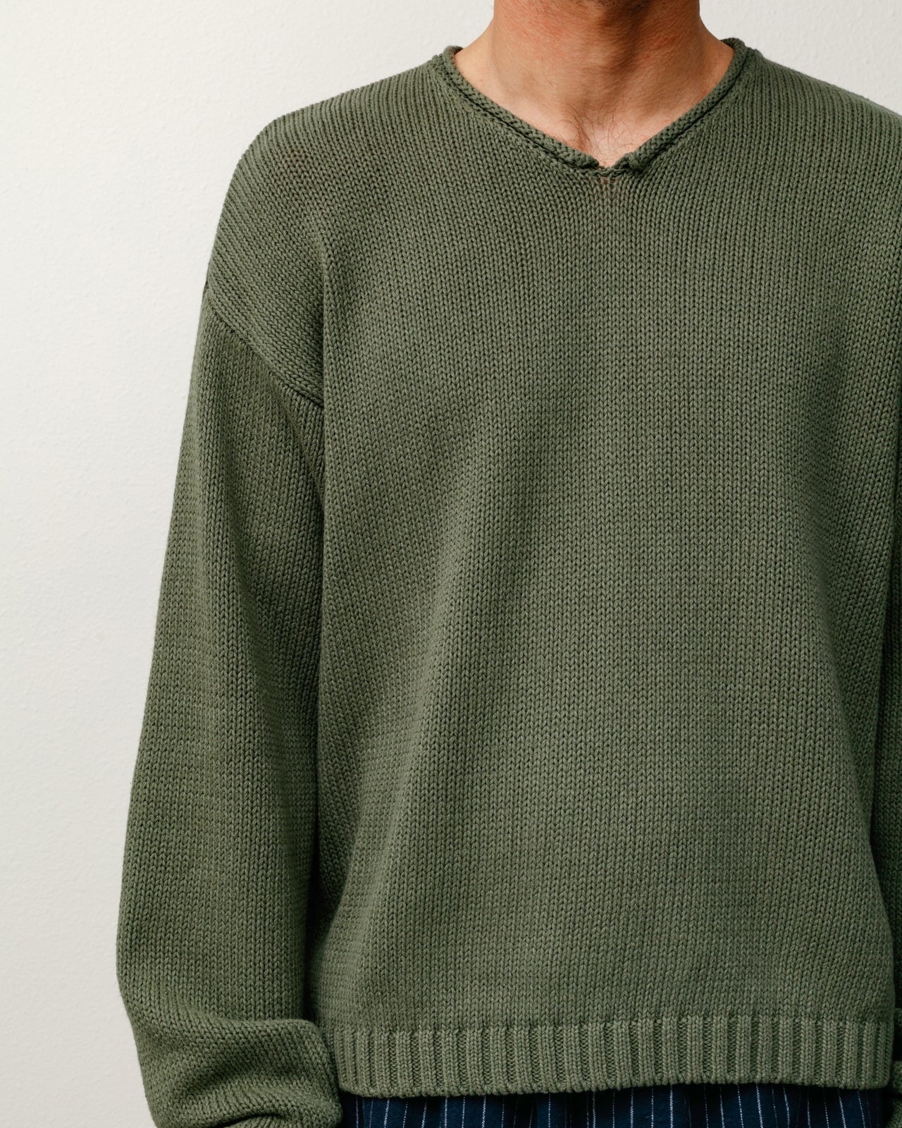 ROLL V NECK SWEATER - Image 2