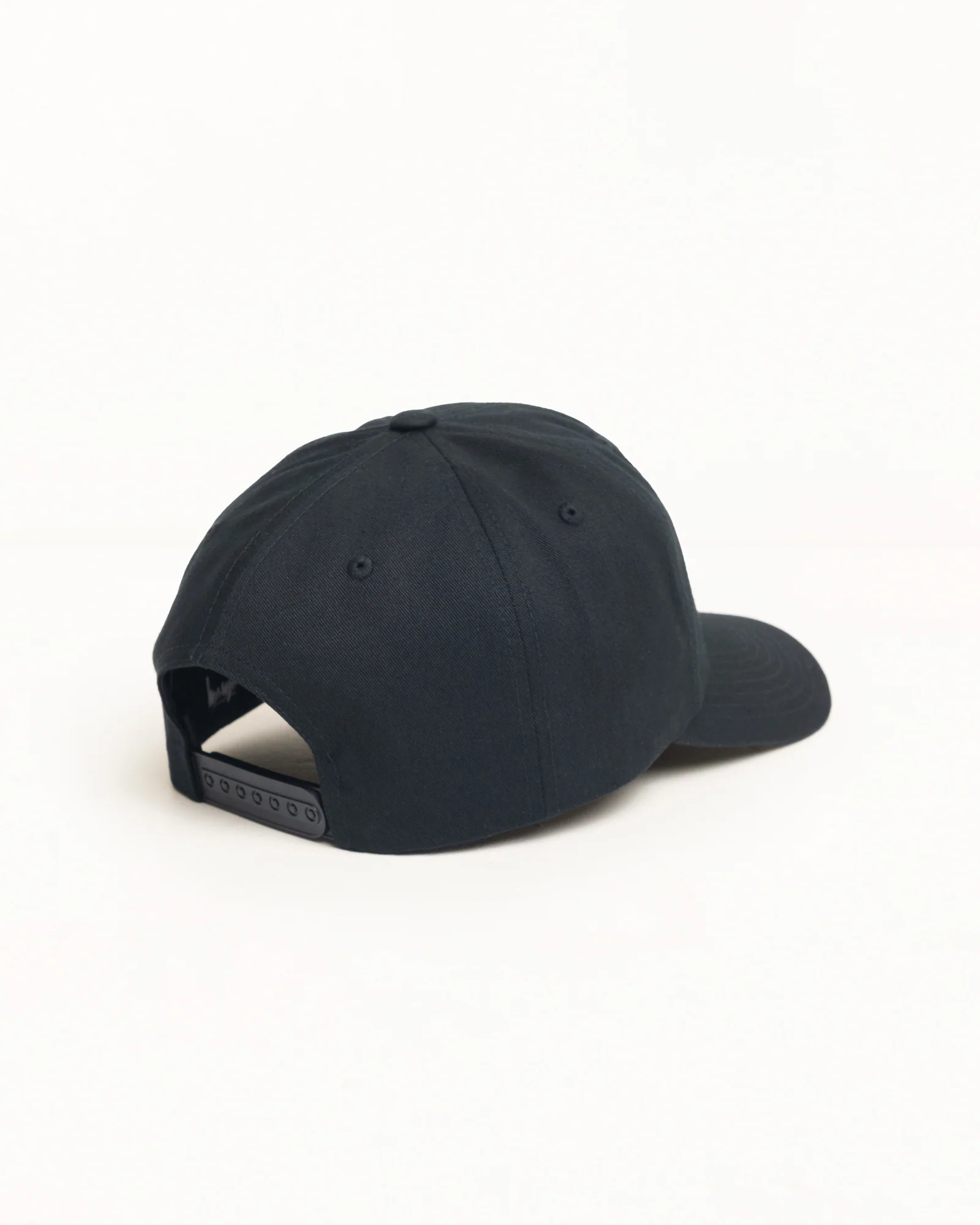 GOTHIC S SNAPBACK CAP - Image 3