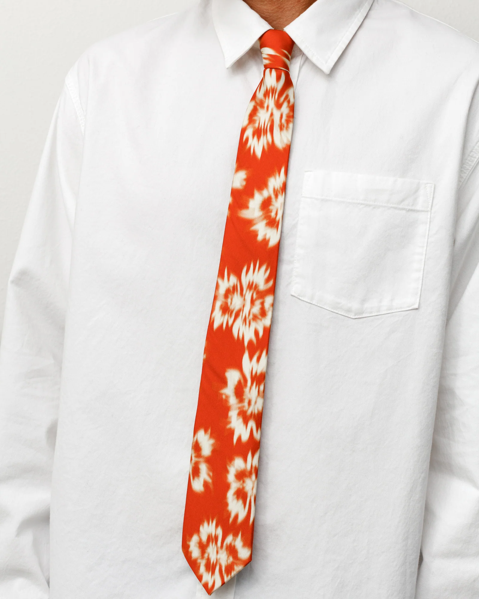 MOTION FLOWER TIE